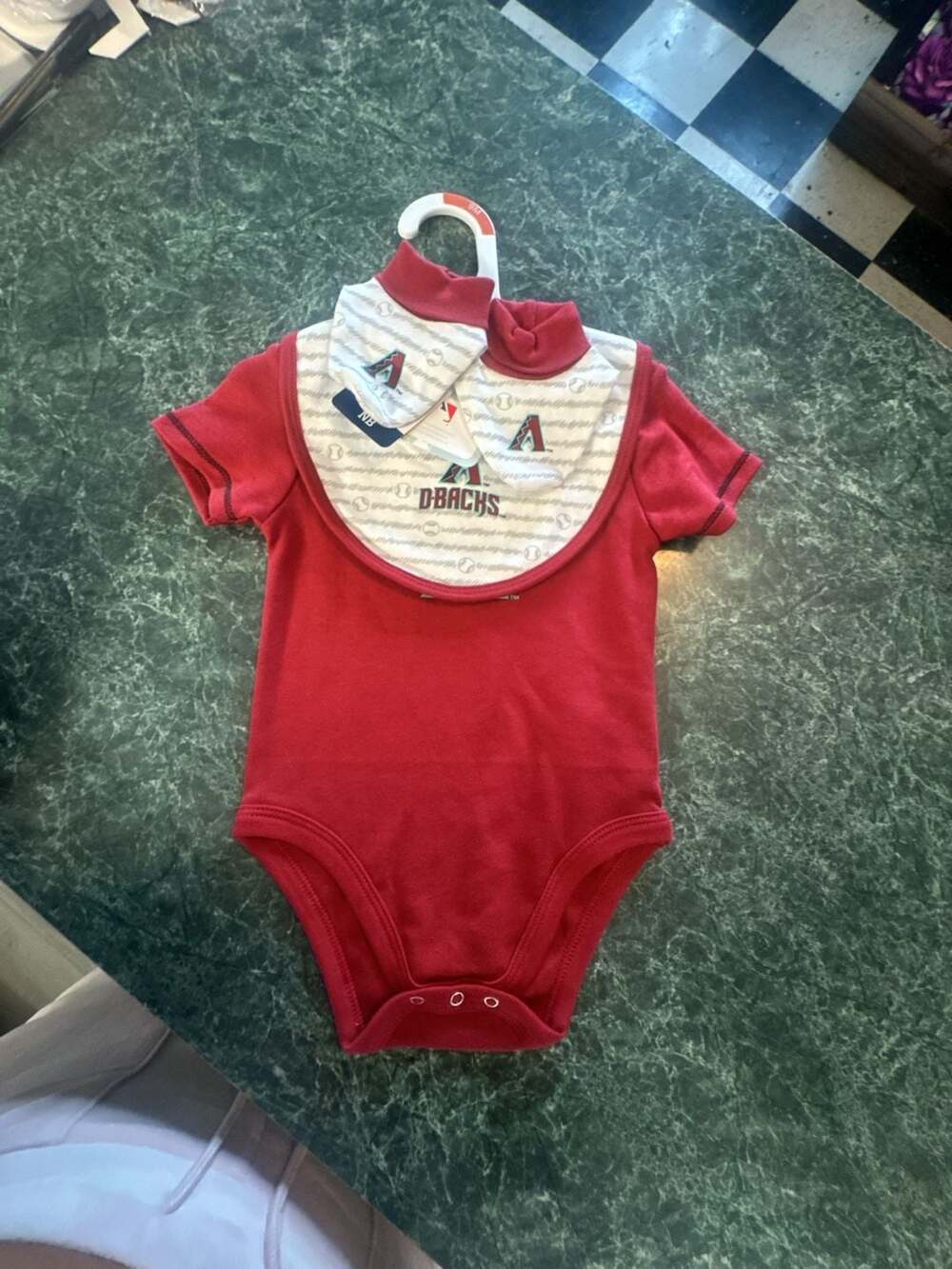 MLB Arizona Diamondbacks Size 9M 3-Piece Bodysuit Bib & Bootie Set Red